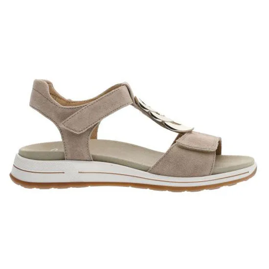 Ara Osaka-s sandal